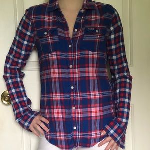 Hollister Women’s Plaid Button Down Flannel Top. Size Small. Like New.